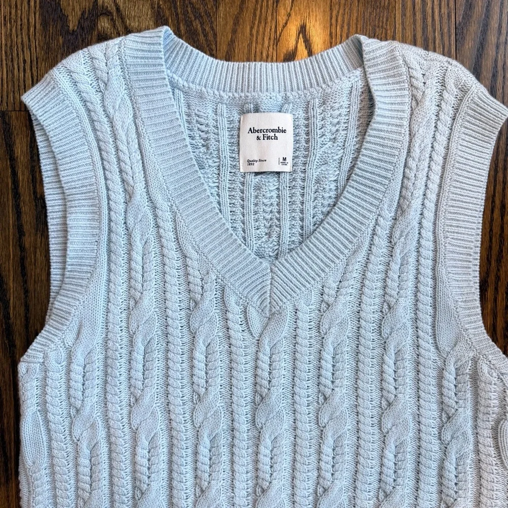 Abercrombie & Fitch Cable Knit Sweater Vest in Light Blue – Size M - Picture 6 of 6